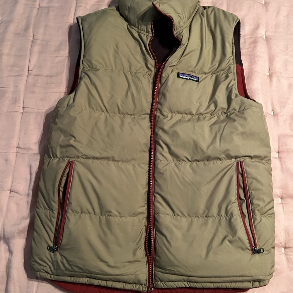 Patagonia Men's Olive Green Puffer Vest with Red Trim